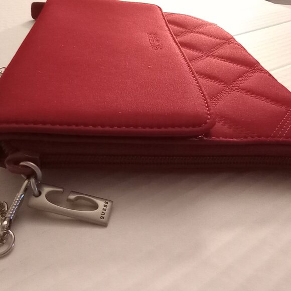 Guess Quilted Medium Clutch w/ Silver Chain - Picture 3 of 10